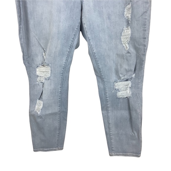 Torrid Womens Jeans Distressed Ripped Plus Size 18S Light Wash - Picture 4 of 5
